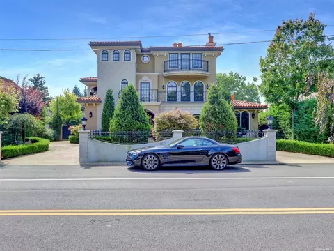 145-38 3rd Ave, Whitestone, NY 11357