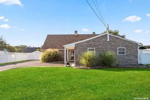26 Charter Rd, Selden, NY 11784