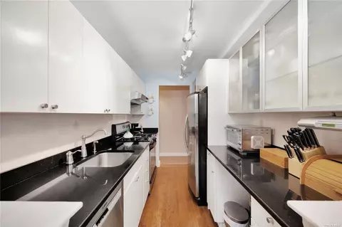 151-20 88 St #3K, Howard Beach, NY 11414