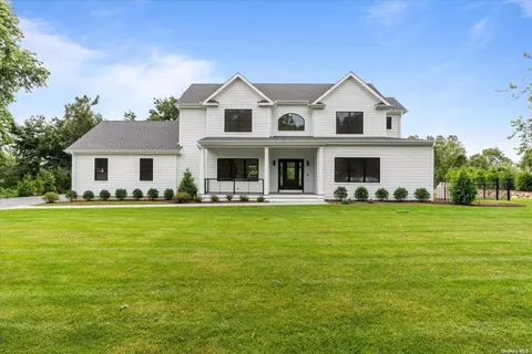 2495 Stanley Rd, Mattituck, NY 11952