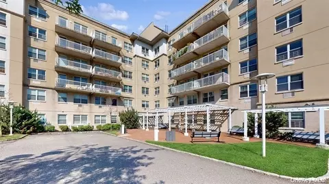 260 Beach 81st St #3T, Rockaway Beach, NY 11693