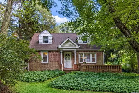 61 Church Ln, Middle Island, NY 11953