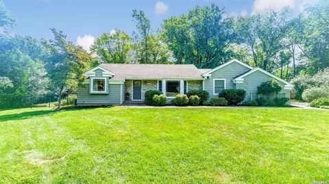 6 Heritage Ln, Setauket, NY 11733