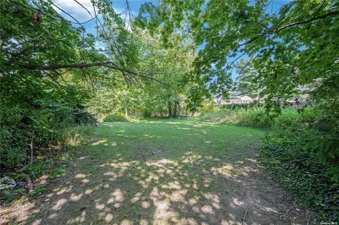 Bayview Avenue, Merrick, NY 11566