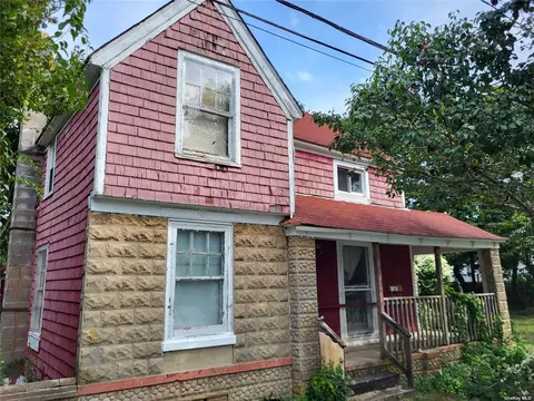 27 Harrison St, Brentwood, NY 11717