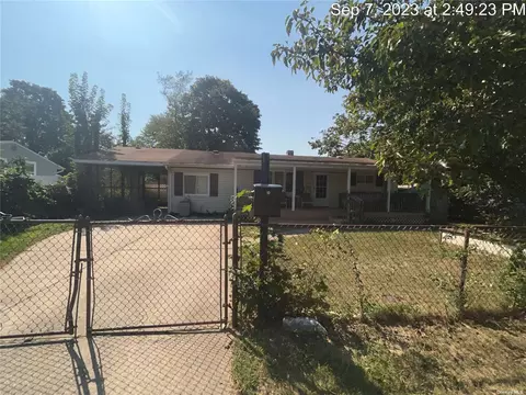 26 Gregory Ln, Central Islip, NY 11722