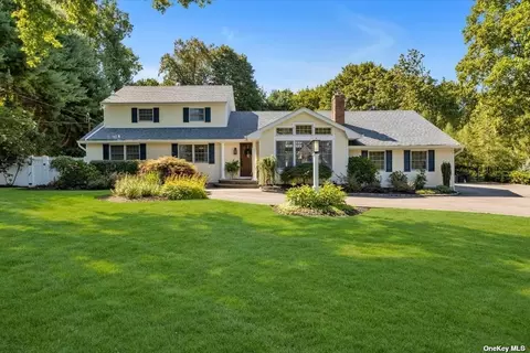 10 Northfield Dr, Northport, NY 11768