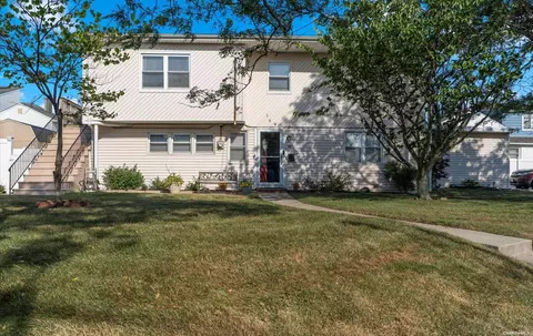 29 Island Pkwy W, Island Park, NY 11558