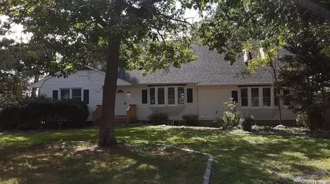 22 Meadowmere Ave, Mastic, NY 11950