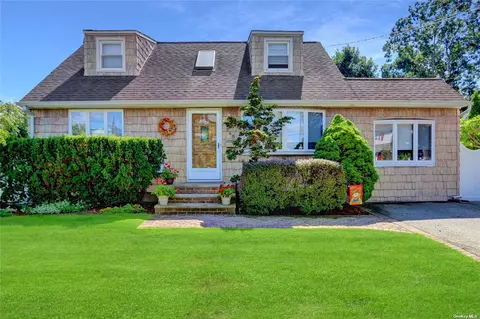 246 N Beech St, Massapequa, NY 11758