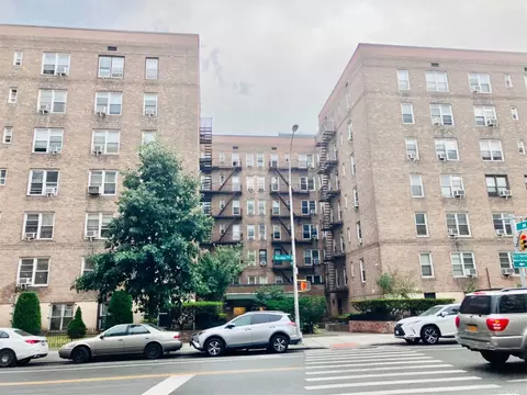 42-45 Kissena Blvd #2G, Flushing, NY 11355
