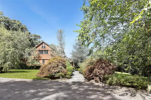311 Sandpiper Dr, Riverhead, NY 11901