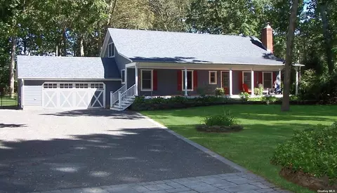 28 Colonial Dr, Aquebogue, NY 11931