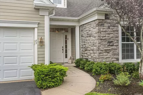 85 Samantha Cir #85, Westhampton, NY 11977