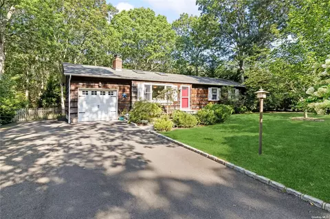 18 Evergreen Ln, East Quogue, NY 11942