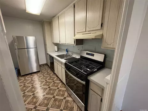 84-39 153rd Ave #2H, Howard Beach, NY 11414