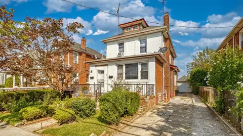 3 Burnside Ave, Lawrence, NY 11559