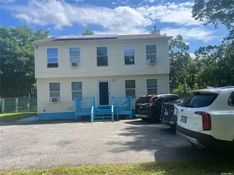 2 Harrison Ave, Bay Shore, NY 11706