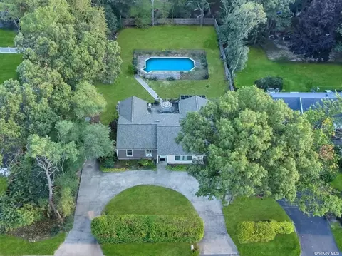 72 E Woodside Ave, Patchogue, NY 11772