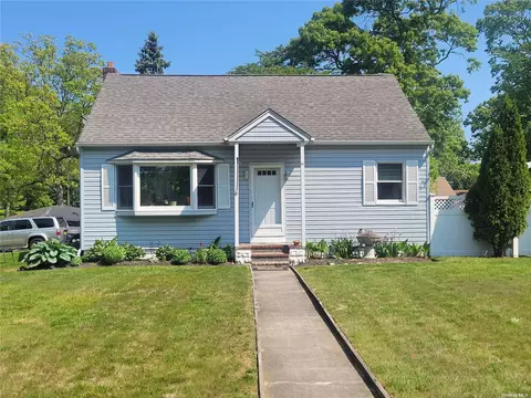 11 Freeman Ave, Nesconset, NY 11767