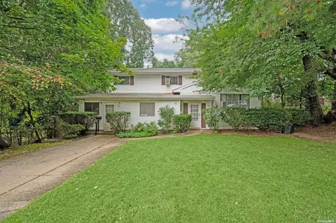 10 Morewood Dr, Smithtown, NY 11787