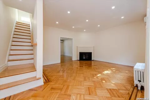 161-13 84th Ave, Jamaica Hills, NY 11432