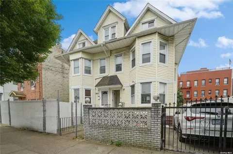 88-16 179th Pl, Jamaica, NY 11432