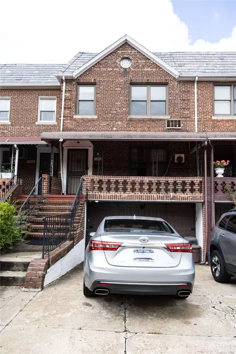 48-26 39th St, Sunnyside, NY 11104