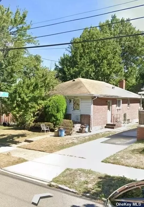 58-33 260 St, Little Neck, NY 11362
