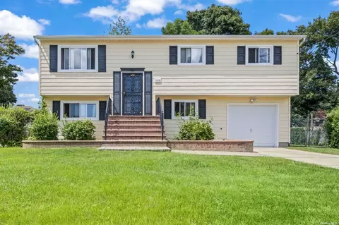 102 Washington Ave, Deer Park, NY 11729