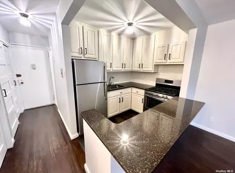 44-20 Douglaston Pkwy #7D, Douglaston, NY 11363