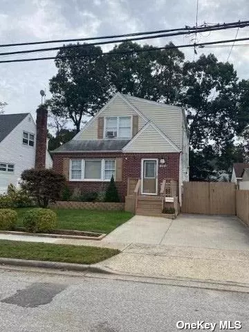 877 Roosevelt St, West Hempstead, NY 11552
