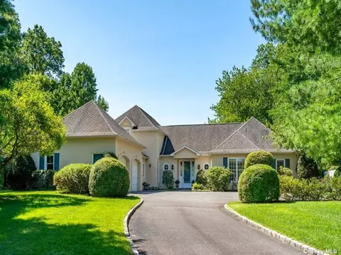 14 Morgan Ln, Locust Valley, NY 11560