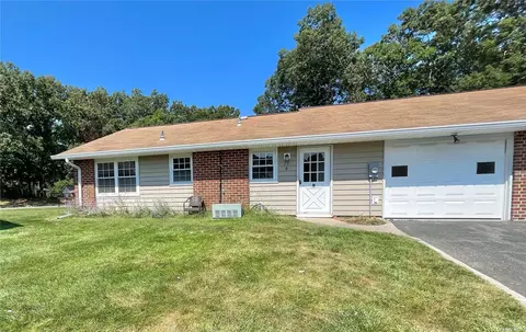 75 Enfield Ct #B, Ridge, NY 11961