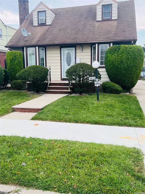 130-25 221st St, Laurelton, NY 11413