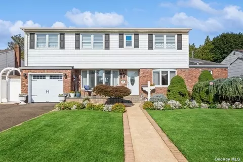 424 Atlantic Ave, Massapequa Park, NY 11762