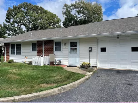 173 Ventry Ct #B, Ridge, NY 11961