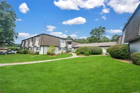 177 Feller Dr #177, Central Islip, NY 11722