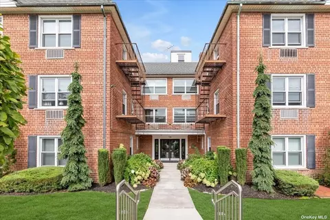 124 S Park Ave #3T, Rockville Centre, NY 11570