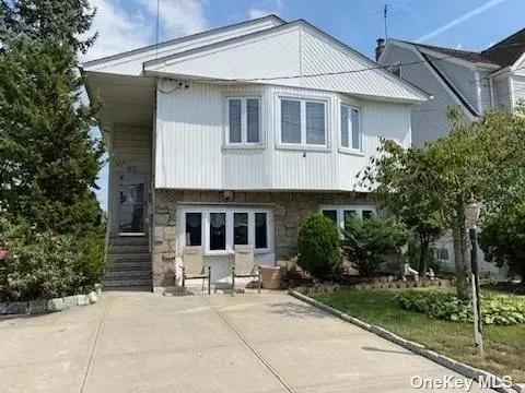 162-31 96th St, Howard Beach, NY 11414