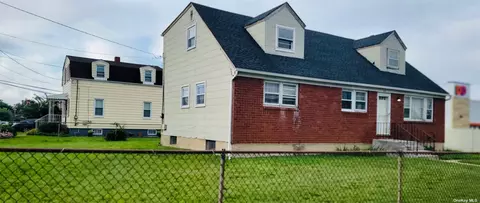 664 Beck St, Uniondale, NY 11553