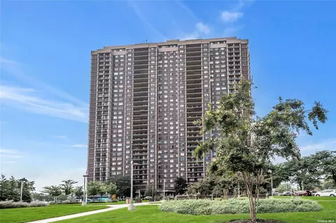 270-10 Grand Central Pkwy #19K, Floral Park, NY 11005