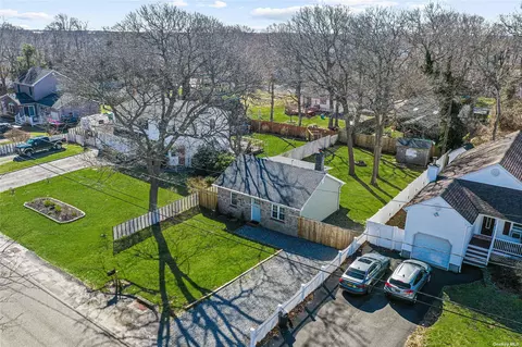 40 Rugby Dr, Shirley, NY 11967