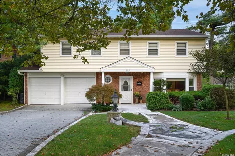 120 Croyden Ct, Albertson, NY 11507