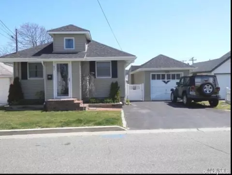 87 West Blvd, East Rockaway, NY 11518