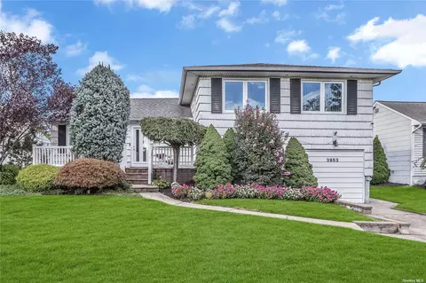 3953 N Arthur Ave, Seaford, NY 11783