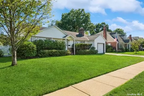 3504 Stephen Ln, Wantagh, NY 11793