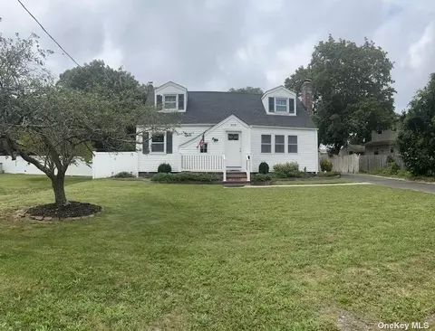 374 Washington Ave, Patchogue, NY 11772