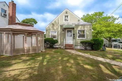 243-23 147th Ave, Rosedale, NY 11422