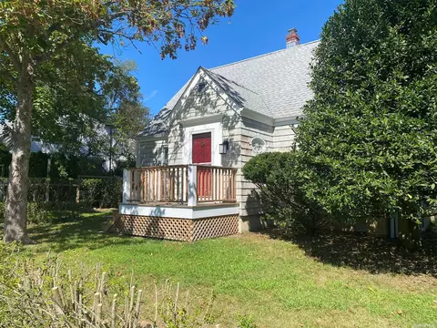 20 Sound Dr, Greenport, NY 11944